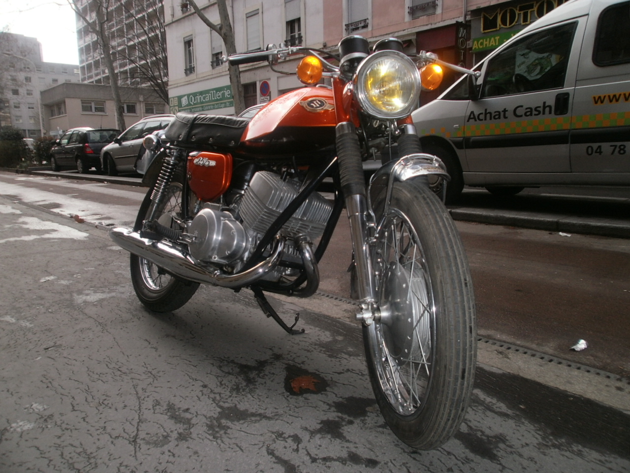 Moto depot : Motos d’occasion collection Suzuki, T 250 SUZUKI ORANGE