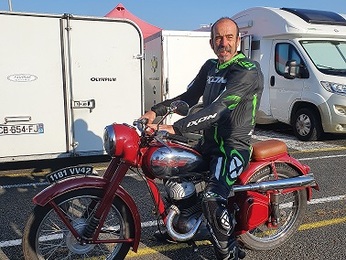 SCRAMBLER 250 JAWA ROUGE