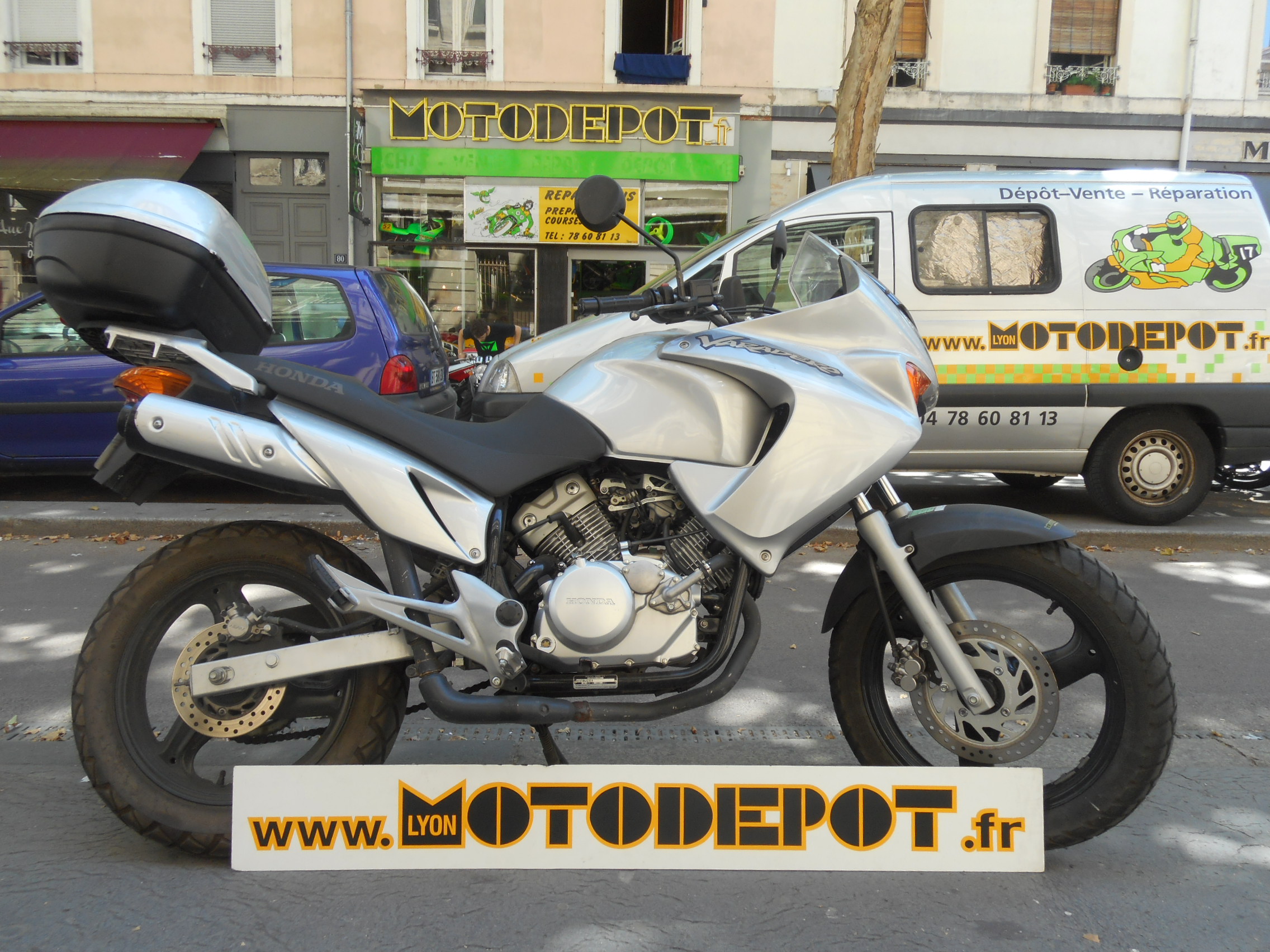 Moto depot Motos d’occasion de 51 a 125 cc Honda, VARADERO 125 HONDA GRIS